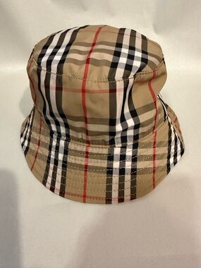 Burberry Technical Cotton Vintage Check Bucket Hat in Archive Beige Size O/S